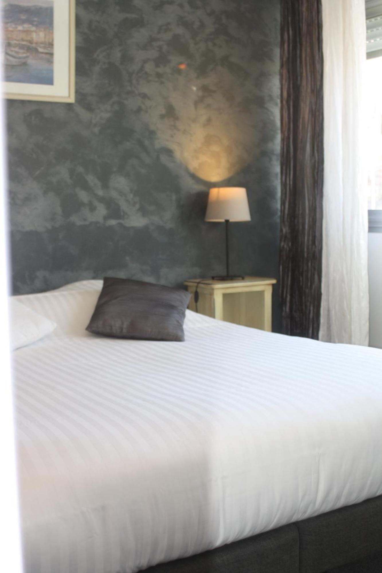 Logis Hotel Du Midi Salon-de-Provence Exteriör bild